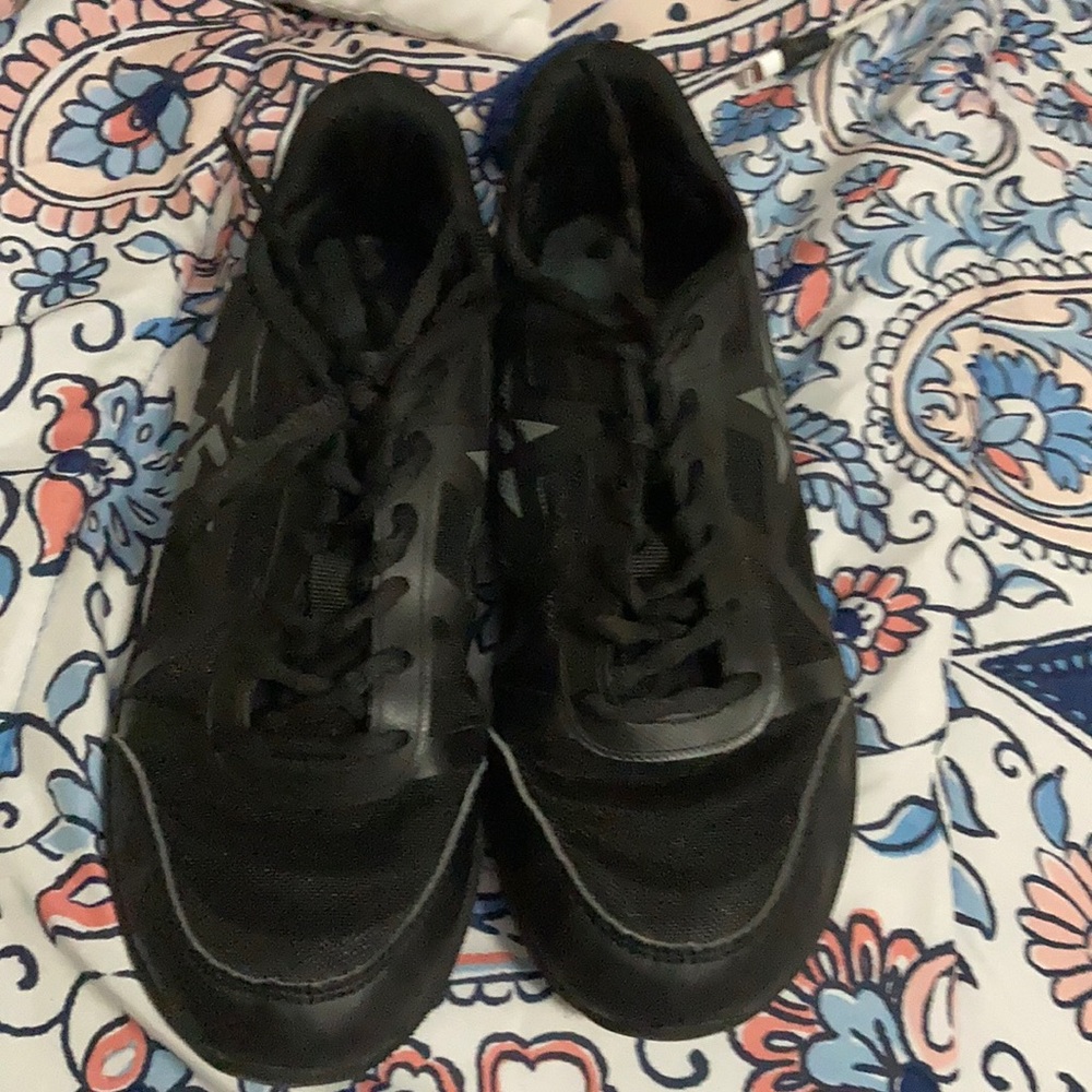 Size 7 black rebel ruthless cheer shoes